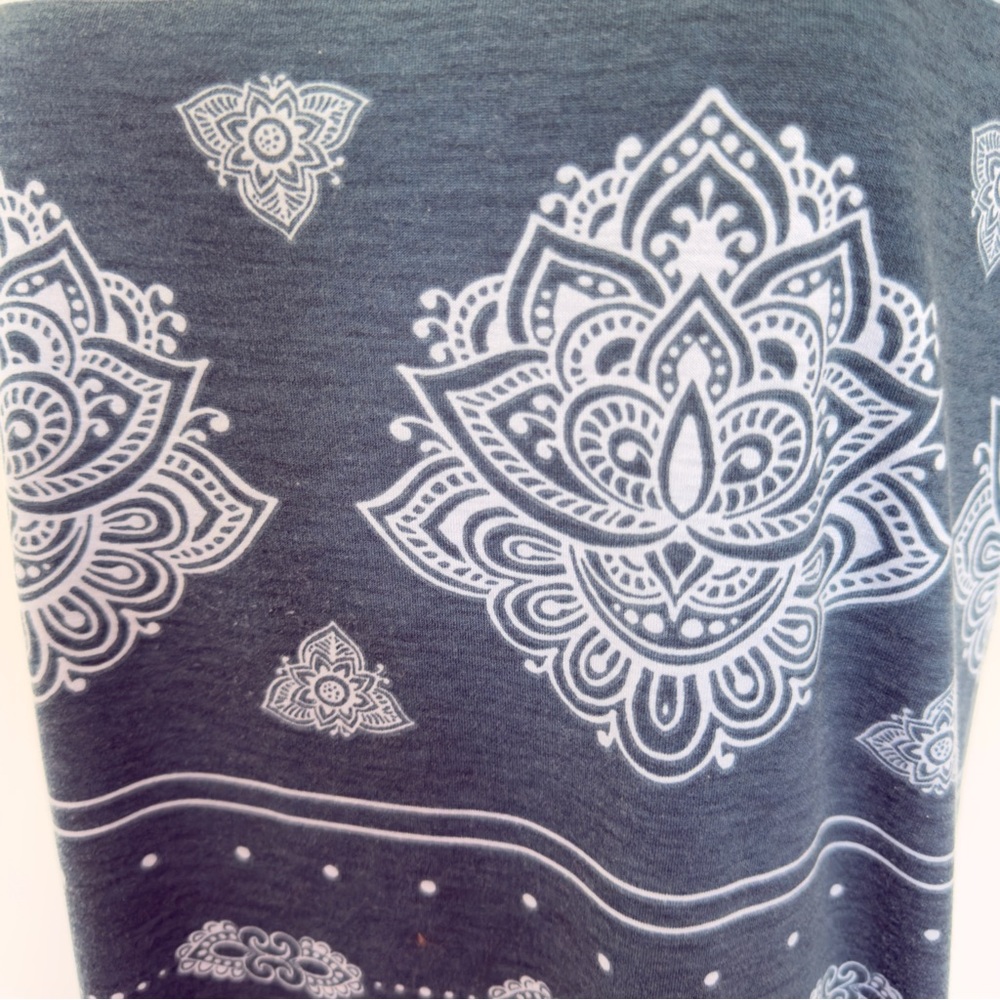 LULAROE Melissa Tunic Top 3XL Short Sleeve Relaxed Fit SHARKBITE Hem MANDALAS - Picture 6 of 10